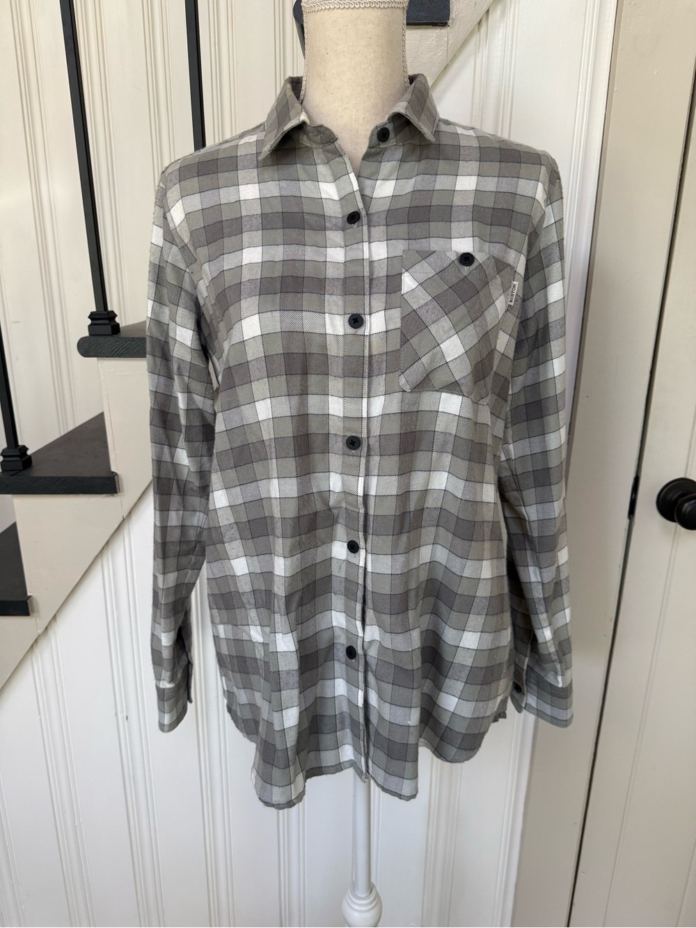 Women’s Burton Plaid Button-Up Shirt - Gray/White